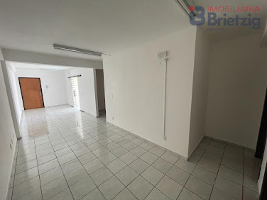 Alugue Sala com 1 vaga em América por R$2.600 + taxas/mensal. Imóvel Comercial em Joinville/SC.