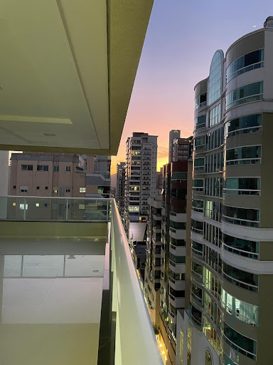 Apartamento 5 suítes na meia praia - Itapema 