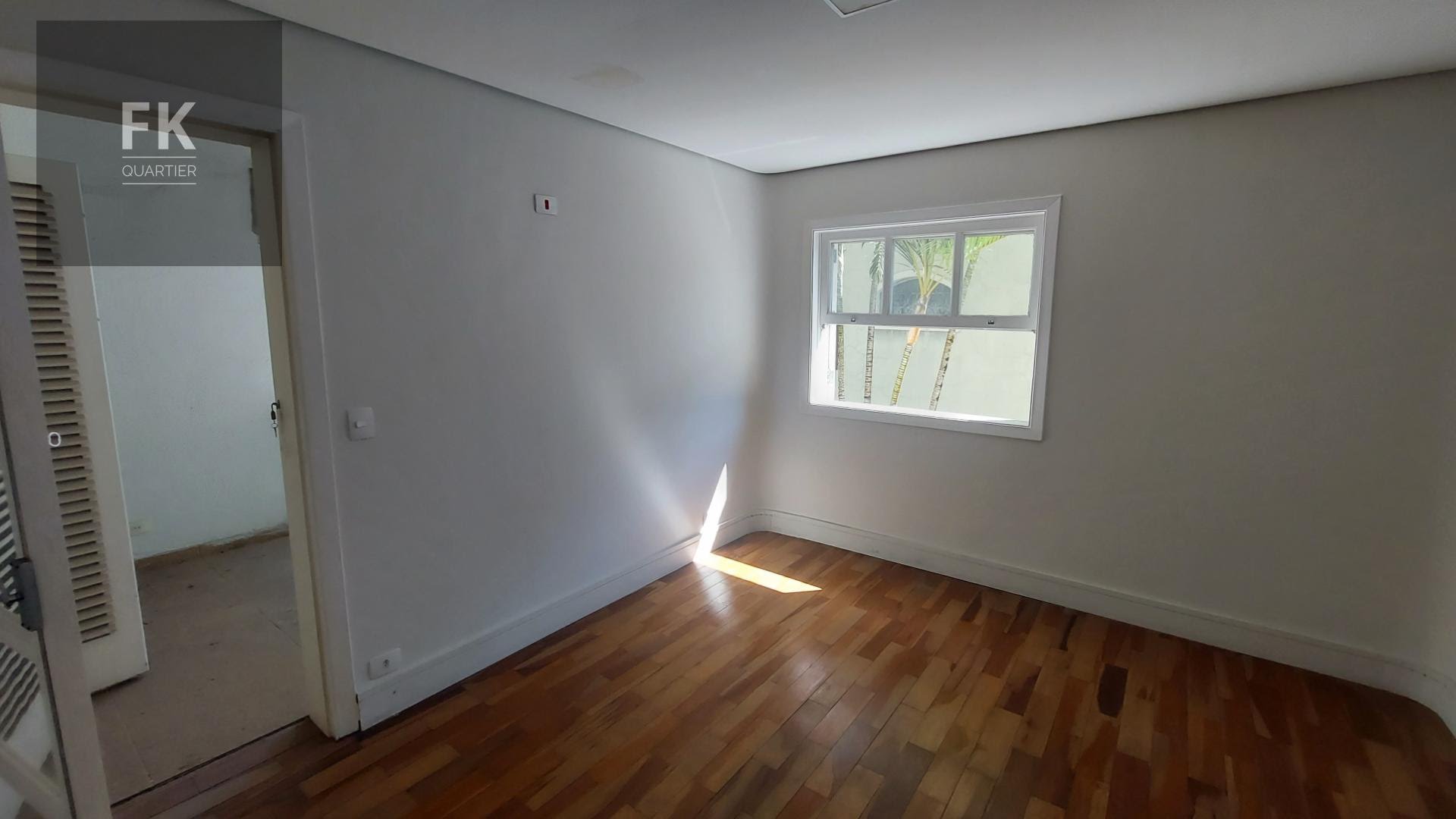 Casa à venda com 5 quartos, 4 suítes, 4 vagas e 250m² no Alphaville Residencial Dois, Barueri (SP) — foto 28 de 30