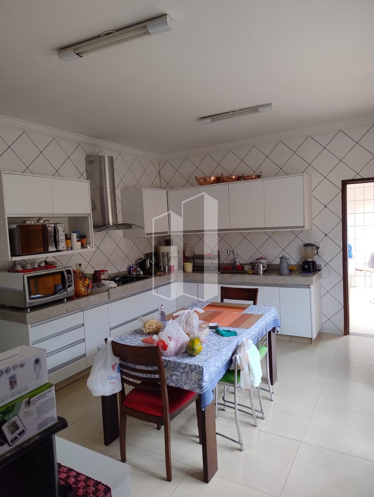 Casa à venda com 3 quartos, 2 suítes, 4 vagas e 320m² no Setor Sudoeste, Goiânia (GO) — foto 3 de 7