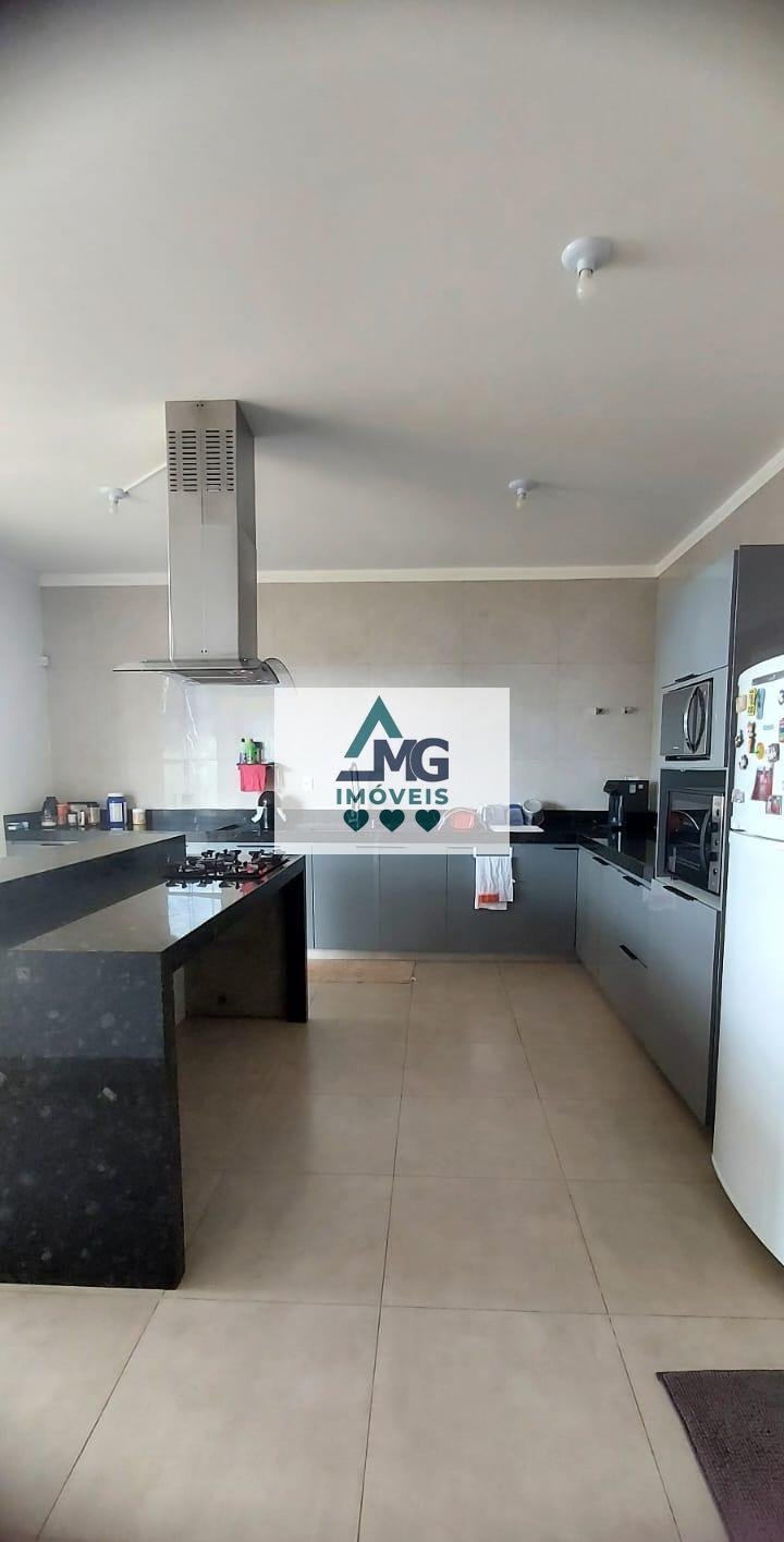 Casa à venda com 3 quartos, 3 suítes, 2 vagas e 220m² no Jardim Umuarama, Três Corações (MG) — foto 13 de 30