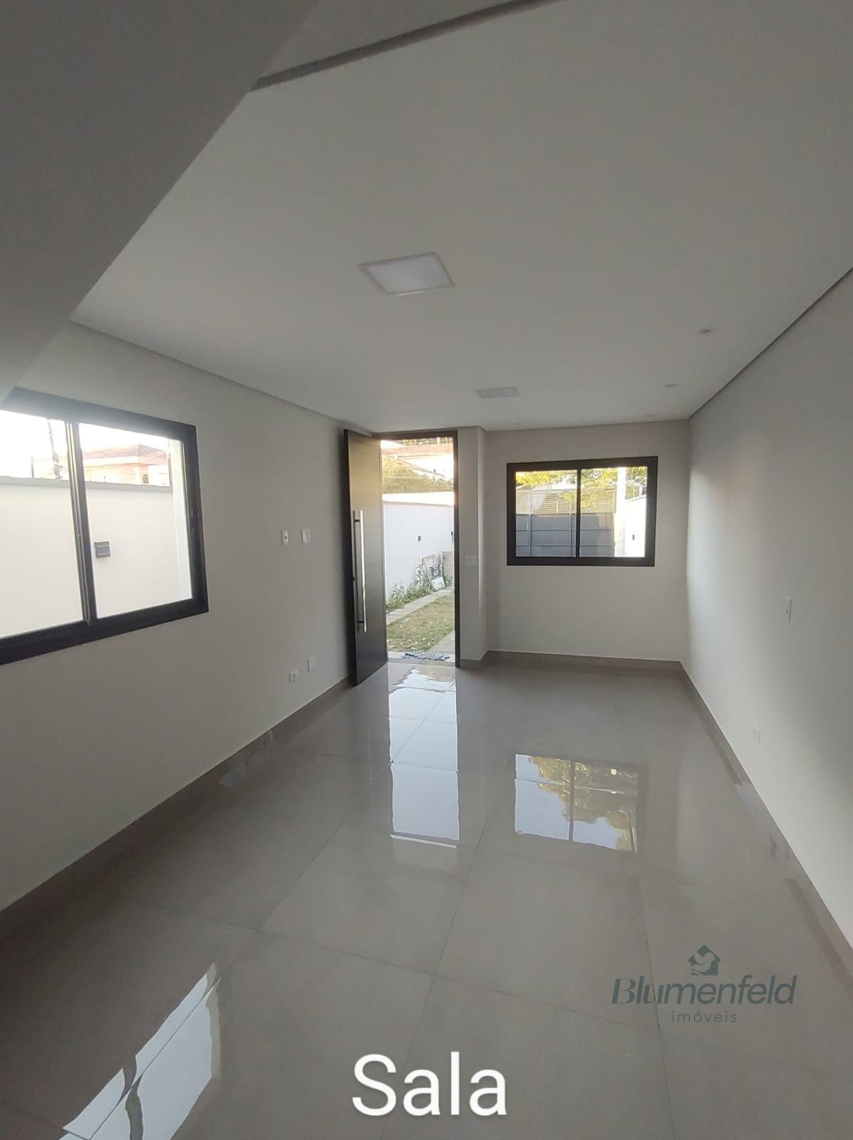 Casa à venda com 3 quartos, 3 suítes, 4 vagas e 136m² no Jardim Planalto, Arujá (SP) — foto 4 de 27