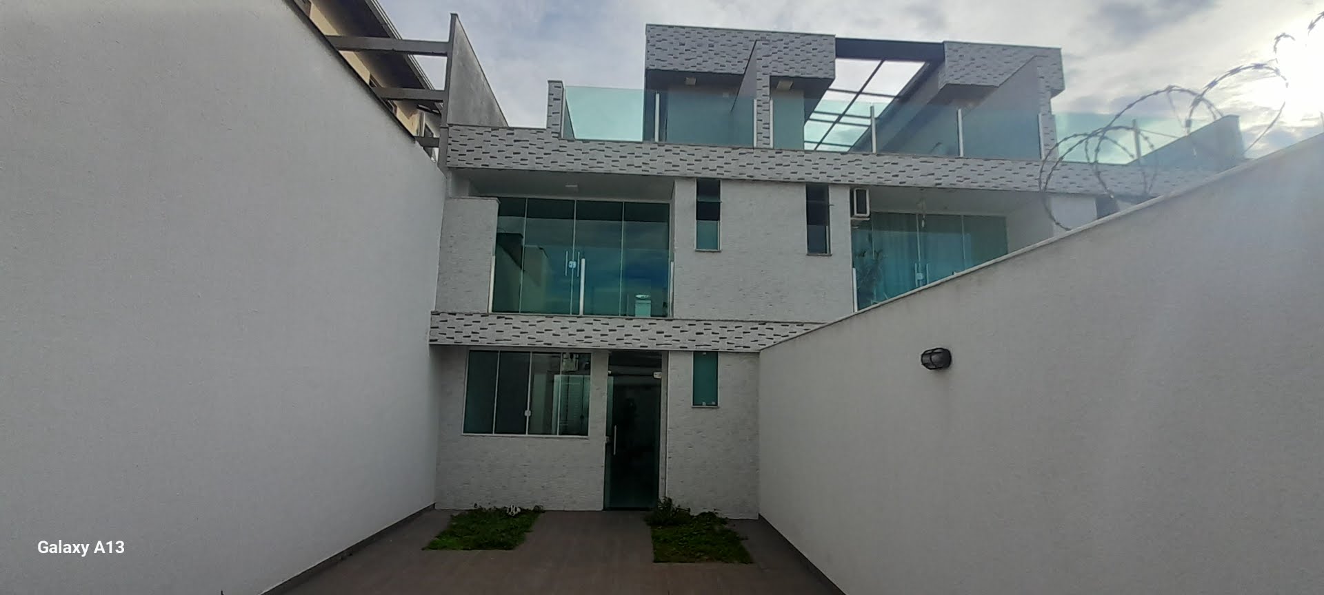 Casa à venda com 3 quartos, 2 banheiros, 2 vagas e 105m² no Santa Amelia, Belo Horizonte — foto principal