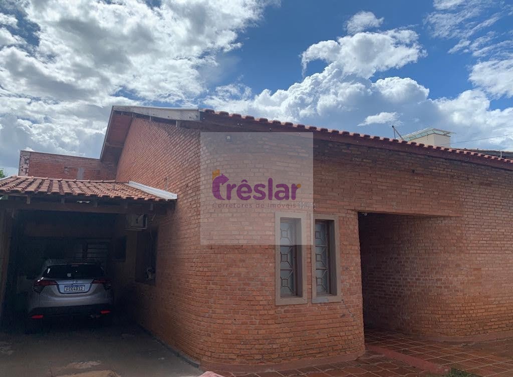 Casa à venda com 2 quartos, 2 banheiros, 3 vagas e 200m² no Centro, Três Lagoas — foto principal