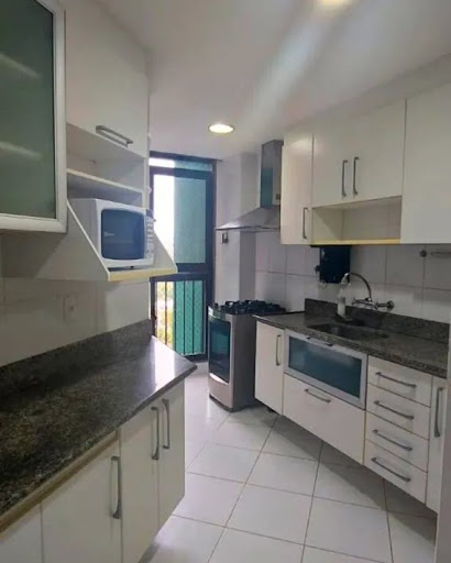 Apartamento 107m² à Venda na Barra com Vista Mar