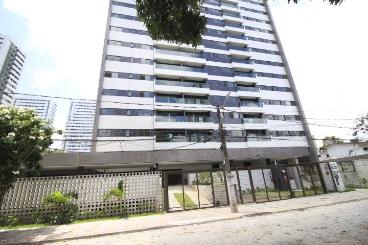 Ed. Praça das Auroras na Torre