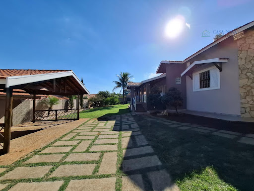 Chácara no bairro Nova São Pedro II com 262m² de área construída e terreno de 1.000 m², 3 dormitórios sendo 1 suíte, 2 banheiros sociais, piscina, área gourmet, churrasqueira, fogão a lenha, forno piz