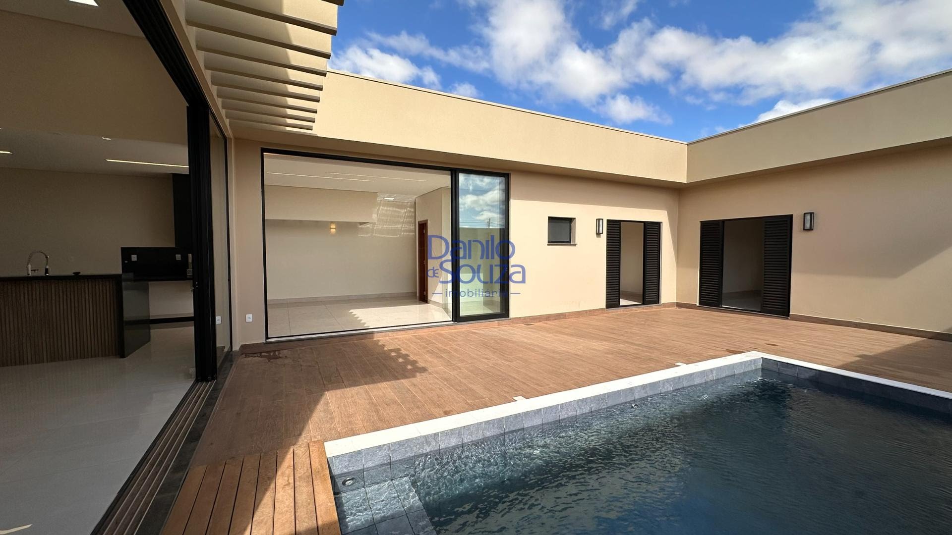 Casa à venda com 3 suítes, 4 vagas e 360m² no Villagio Park, Araxá (MG) — foto 8 de 18