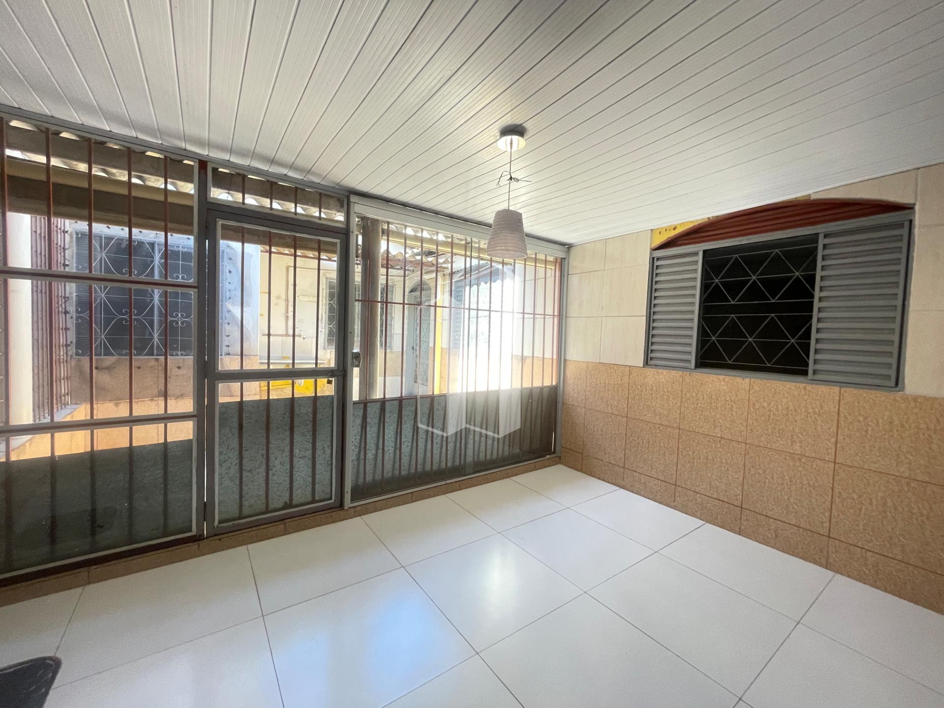 Casa à venda com 4 quartos, 1 suíte, 3 vagas e 200m² no Conjunto Residencial Aruanã I, Goiânia (GO) — foto 22 de 30