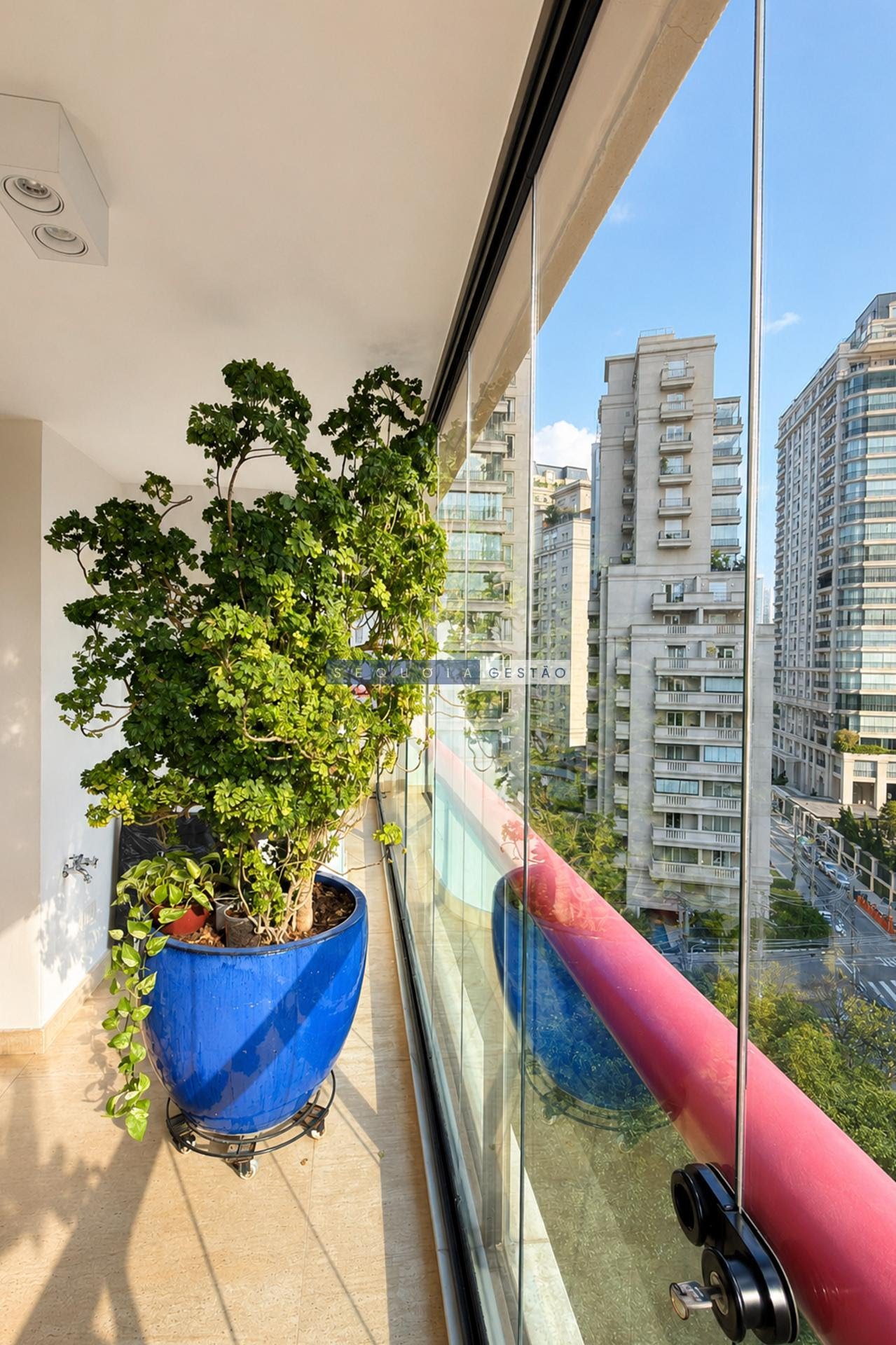 Apartamento à venda com 3 quartos, 3 suítes, 4 vagas e 315m² no Jardim Europa, São Paulo (SP) — foto 18 de 30