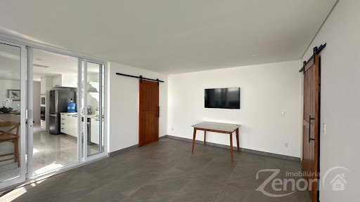 Casa à Venda no Centro de Adamantina: 4 Suítes, 301m²
