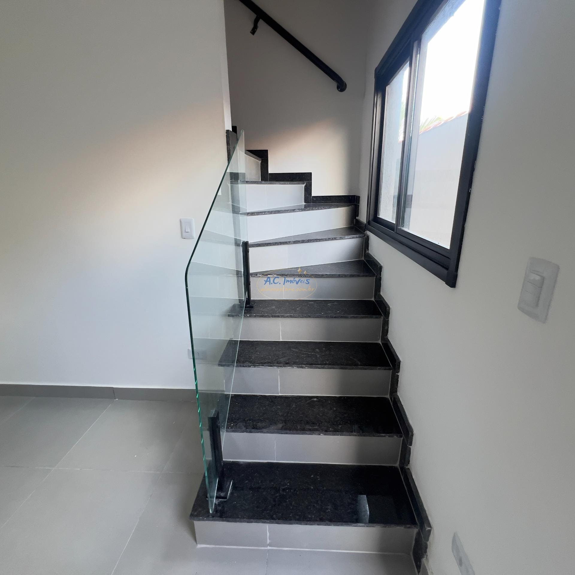 Casa à venda com 2 quartos, 2 banheiros, 1 vaga e 55m² no Jardim Imperador, Praia Grande (SP) — foto 2 de 18