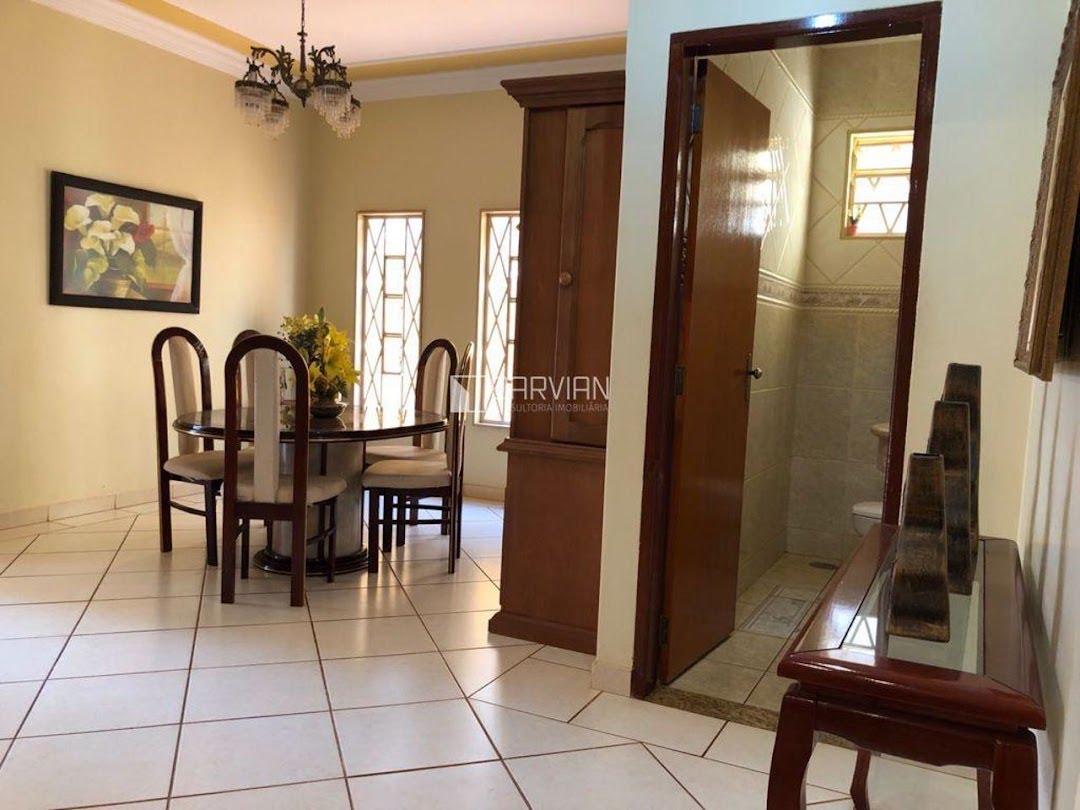 Casa à venda com 4 quartos, 1 suíte, 4 vagas e 335m² no Jardim Califórnia, Ribeirão Preto (SP) — foto 11 de 24