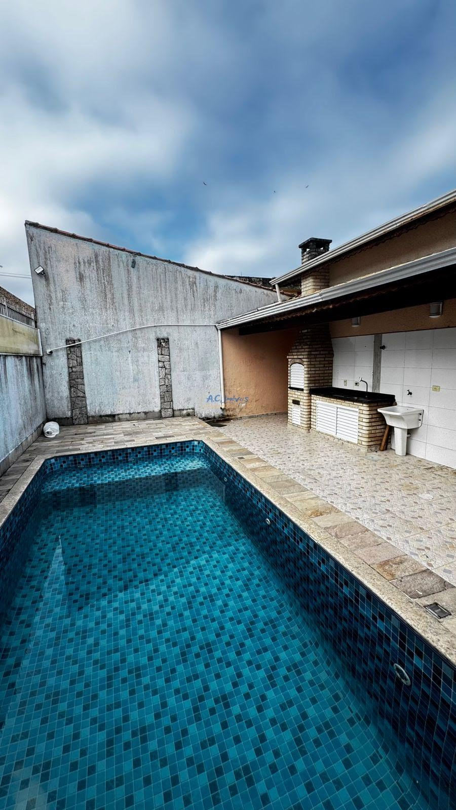Casa à venda com 3 quartos, 1 suíte, 4 vagas e 180m² no Vila Caiçara, Praia Grande (SP) — foto 2 de 27