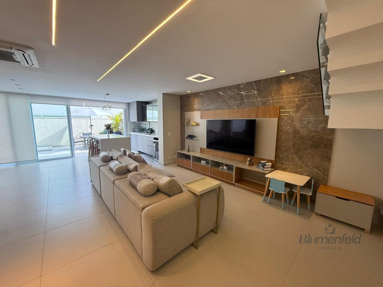 Casa à venda com 4 quartos, 3 suítes, 6 vagas e 201m² no Condomínio Sunville, Arujá (SP) — foto 3 de 30