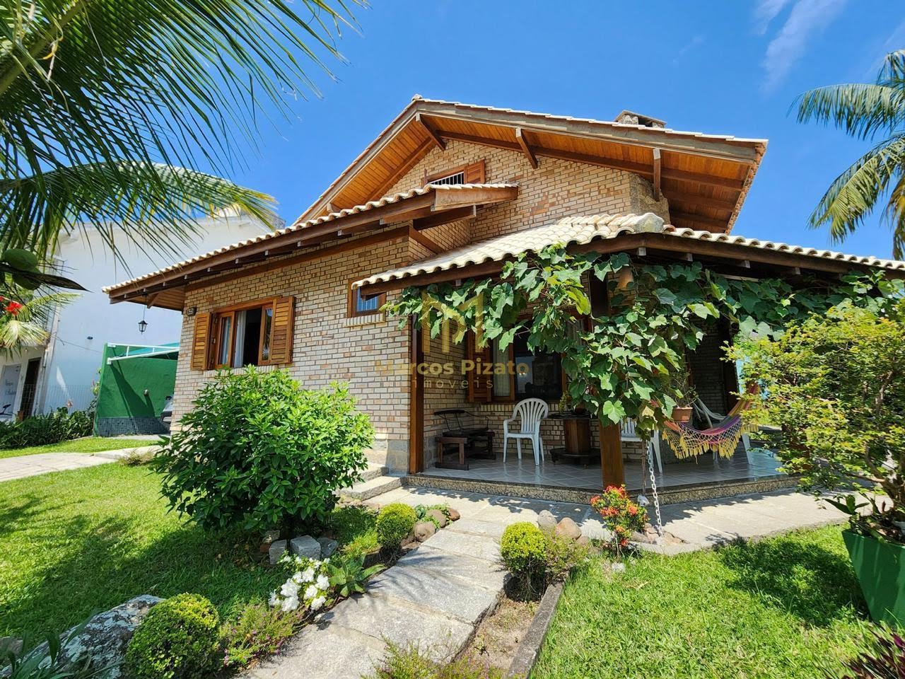casa linda com piscina.