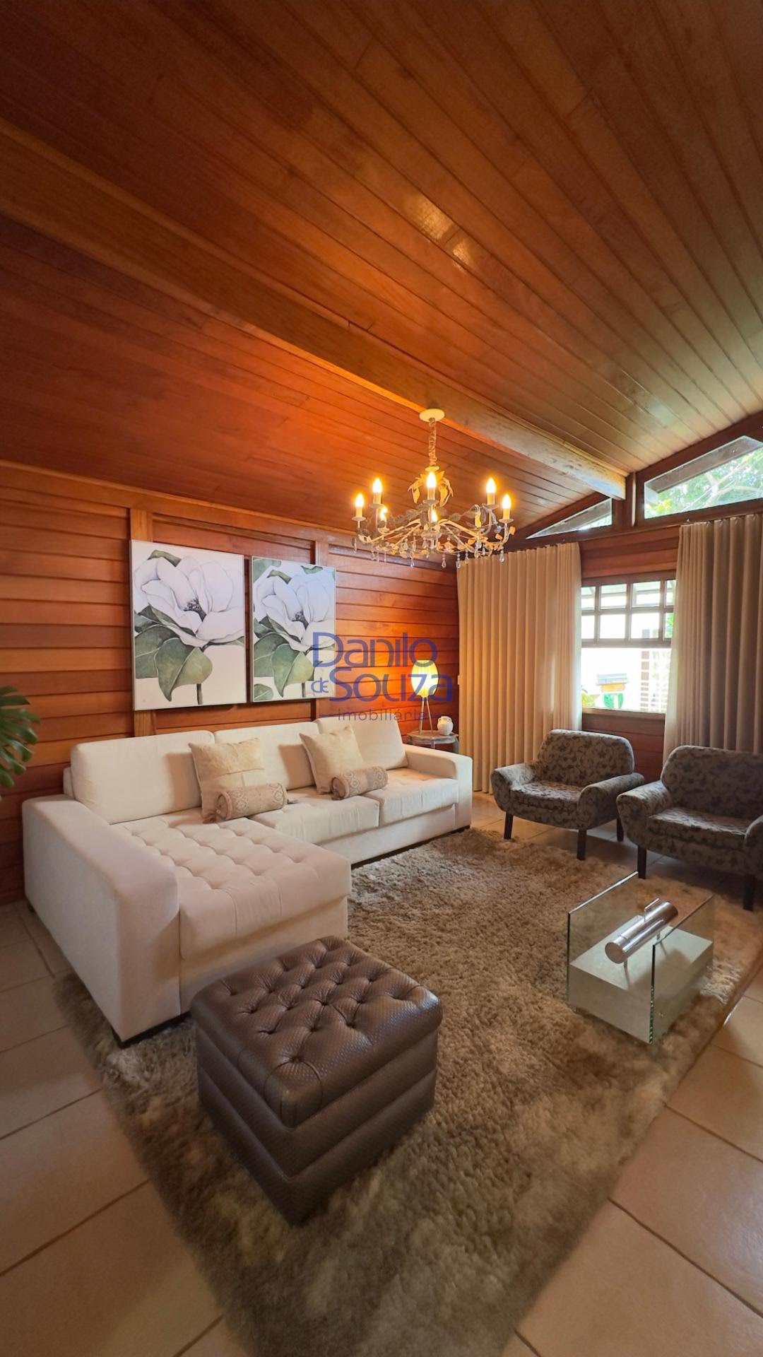 Casa à venda com 3 quartos, 1 vaga e 190m² no Centro, Araxá — foto principal