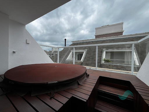 Jacuzzi na varanda em Jurerê internacional 