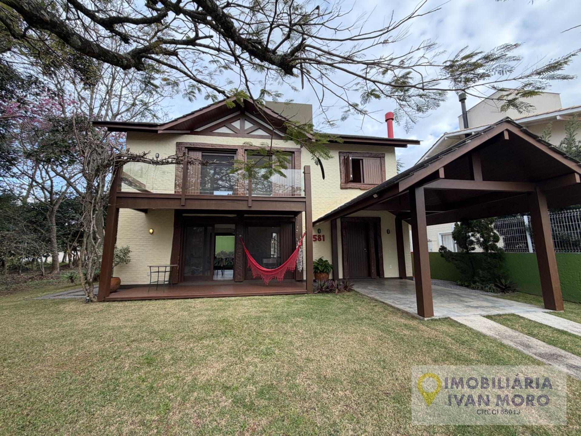 Casa à venda com 4 quartos, 3 banheiros, 2 vagas e 210m² no Daniela, Florianópolis — foto principal