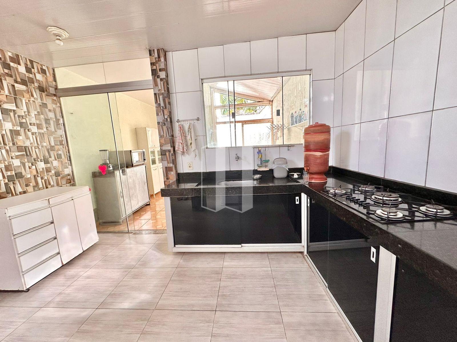 Casa à venda com 3 quartos, 2 suítes, 6 vagas e 273m² no Residencial Guarema, Goiânia (GO) — foto 10 de 23