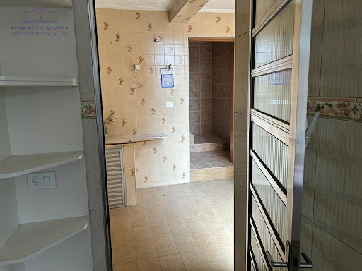 Acesso para o banheiro e dormitórios
