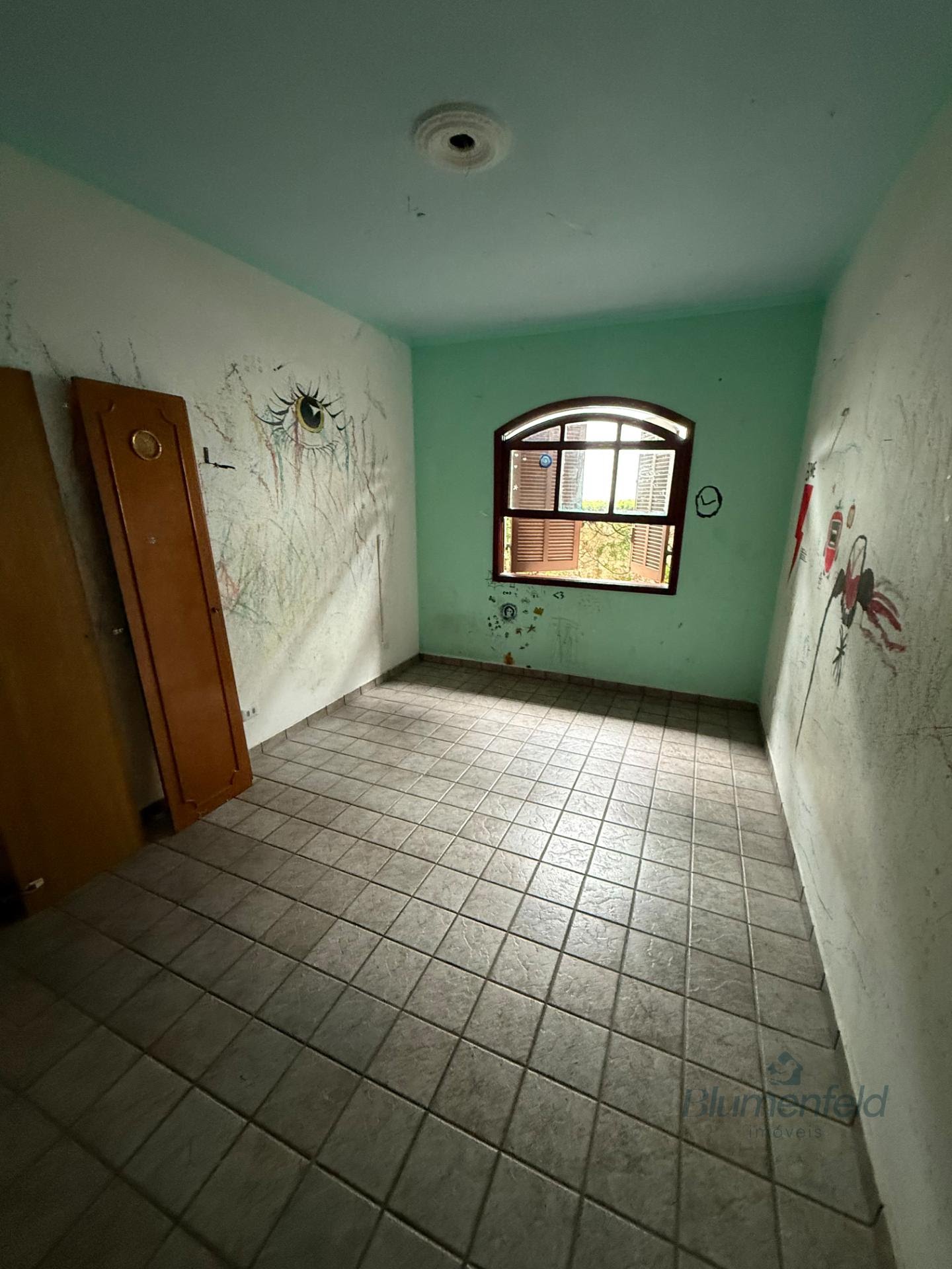 Casa à venda com 3 quartos, 1 suíte, 5 vagas e 300m² no Condomínio Arujazinho IV, Arujá (SP) — foto 12 de 14