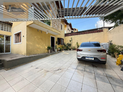 Casa à Venda em Guarulhos: 3 Dorms, 1 Suíte, 232m²