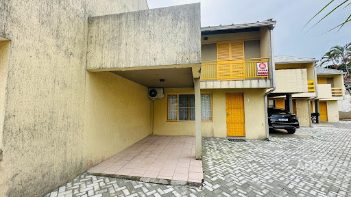 Sobrado em Caiobá com condomínio baixo -  Matinhos