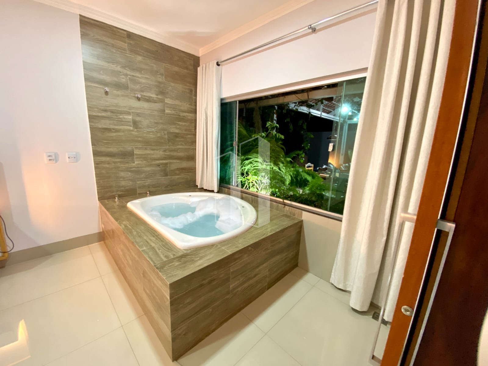 Casa à venda com 4 quartos, 4 suítes, 4 vagas e 320m² no Jardim Venezuela, Morrinhos (GO) — foto 16 de 30