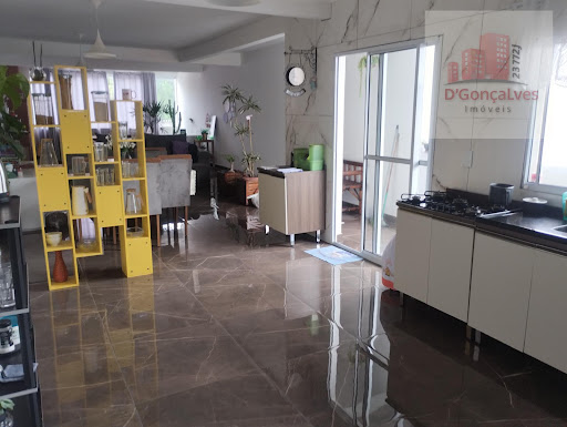 Sobrado à Venda no Centro de Diadema, 208m², 3 casas, R$1,3Mi