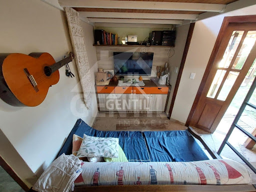 Casa com Área Gourmet e 6 Vagas no Centro de Cajamar