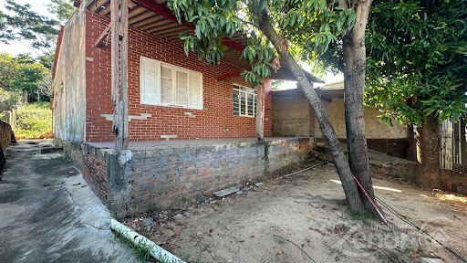 Casa à Venda no Centro de Flórida Paulista: 2 Quartos