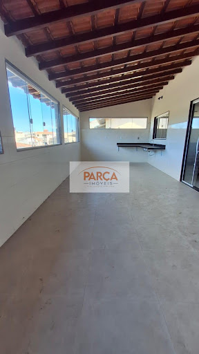 Casa à Venda em Laranjeiras - 5 Dormitórios e 290m²