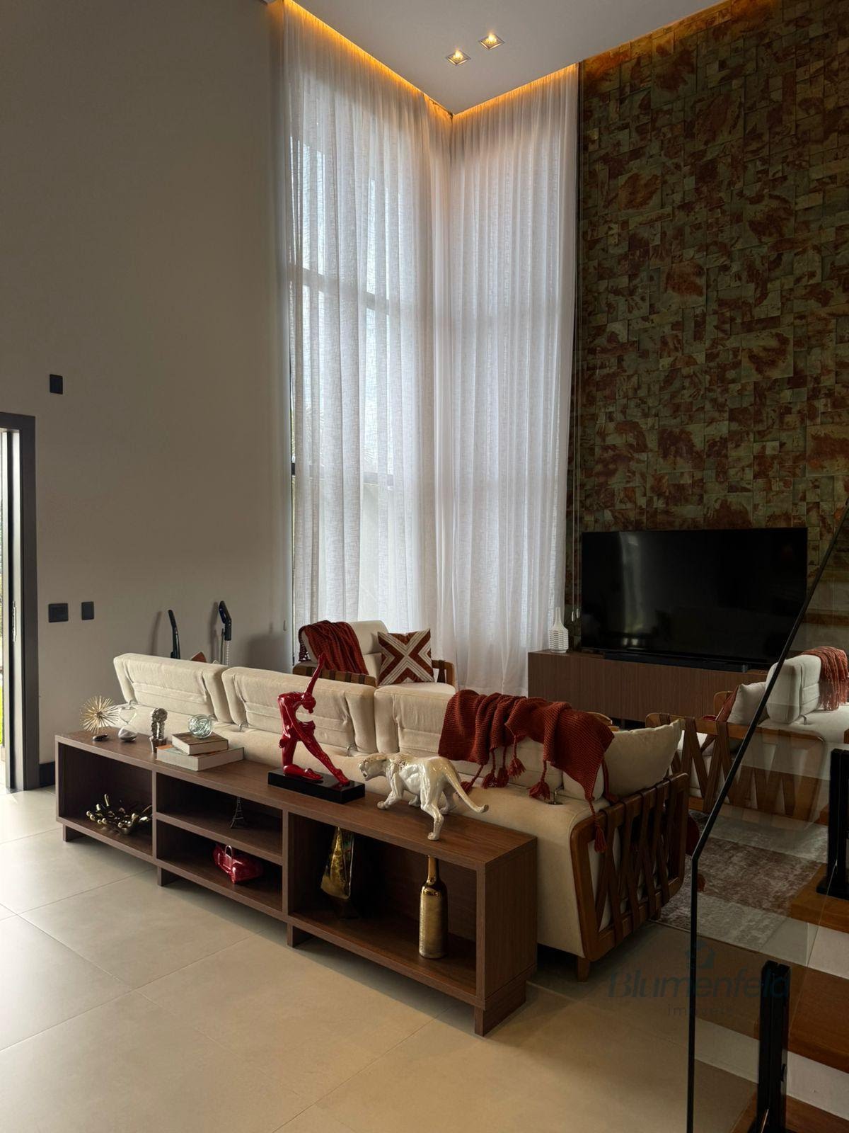 Casa à venda com 4 suítes, 6 vagas e 375m² no Ouro Fino, Santa Isabel (SP) — foto 16 de 30