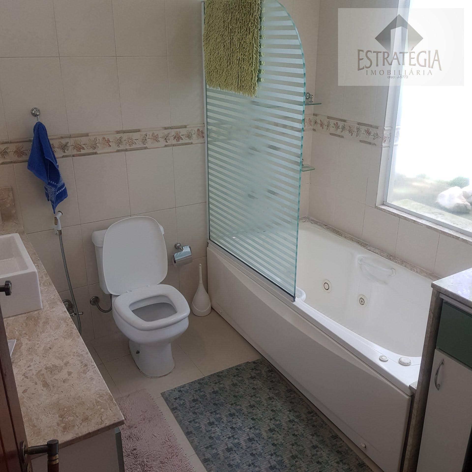 Casa à venda com 4 quartos, 1 suíte, 3 vagas e 239m² no Quarteirão Ingelheim, Petrópolis (RJ) — foto 9 de 30
