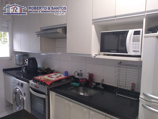 Cozinha com Armários e Balcão em marmore