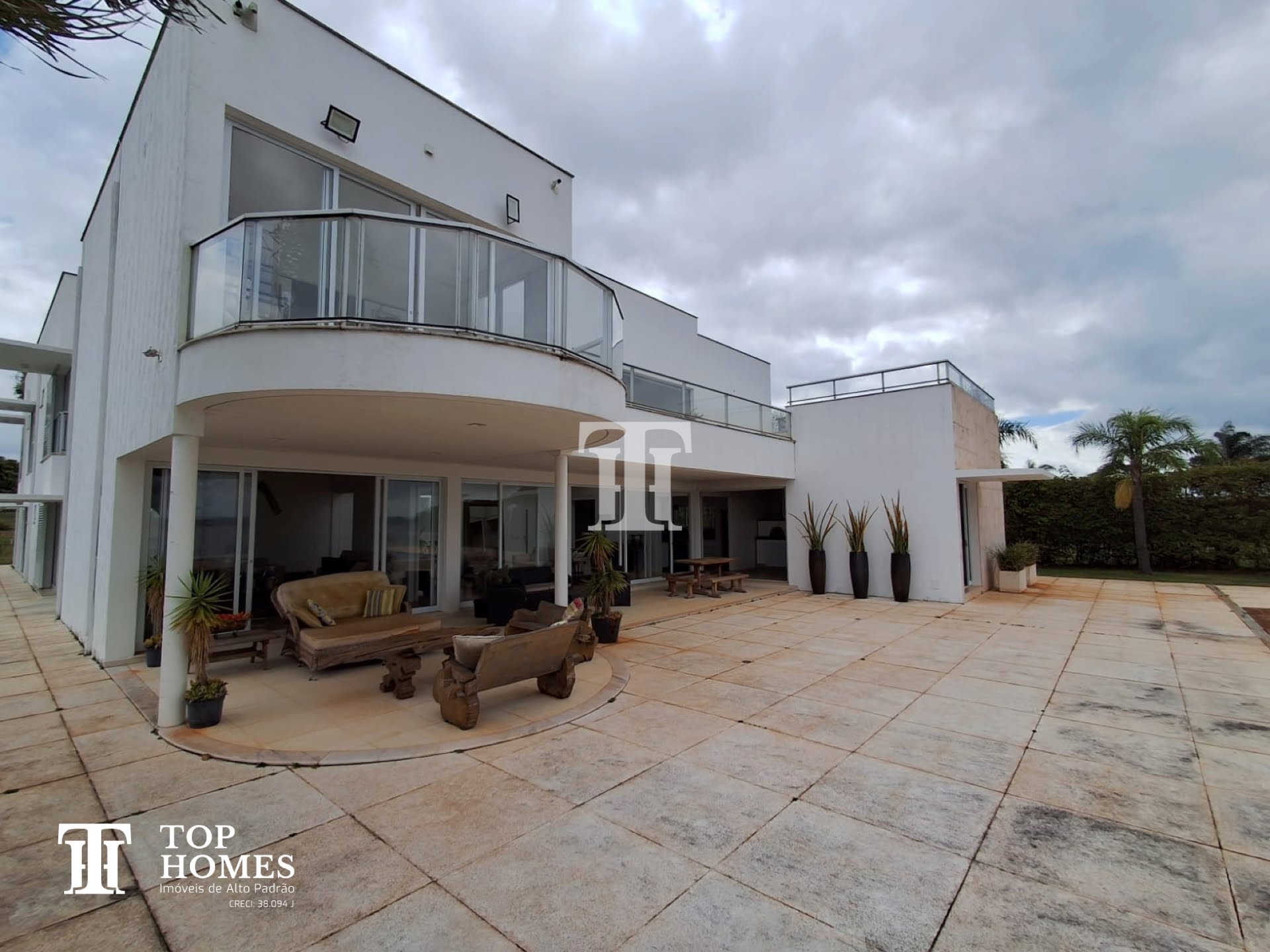Casa de alto padrão/luxo à venda no condomínio Capitania em Itaí/SP em frente a Represa do Jurumirim