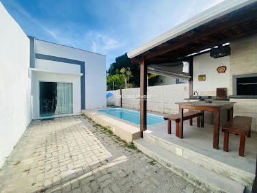 Casa à Venda em Coroa Vermelha: 2 Dorms, 80m², R$450 Mil