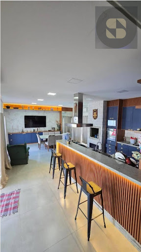 Casa em Santa Rosa, Cuiabá: 4 Suítes e 262m²