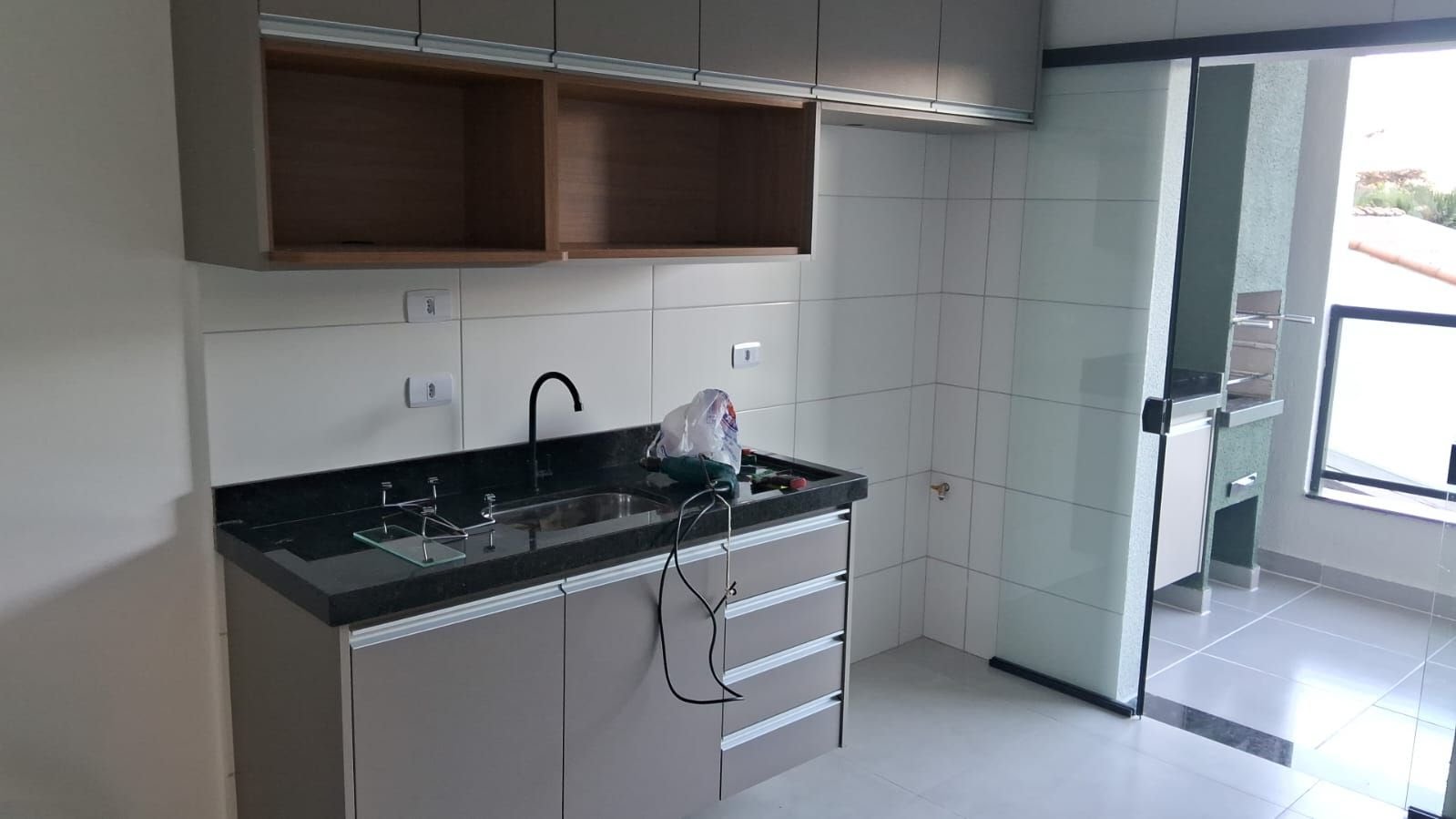 Apartamento à venda com 2 quartos, 2 banheiros, 1 vaga e 63m² no Perequê-açu, Ubatuba (SP) — foto 2 de 4
