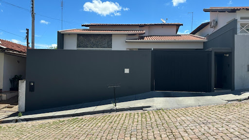 Casa à Venda no Centro de Adamantina: 3 Dormitórios, 241m² 