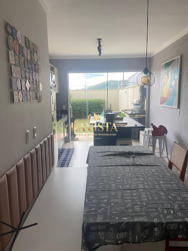 Imagem da sala integrada com a cozinha
