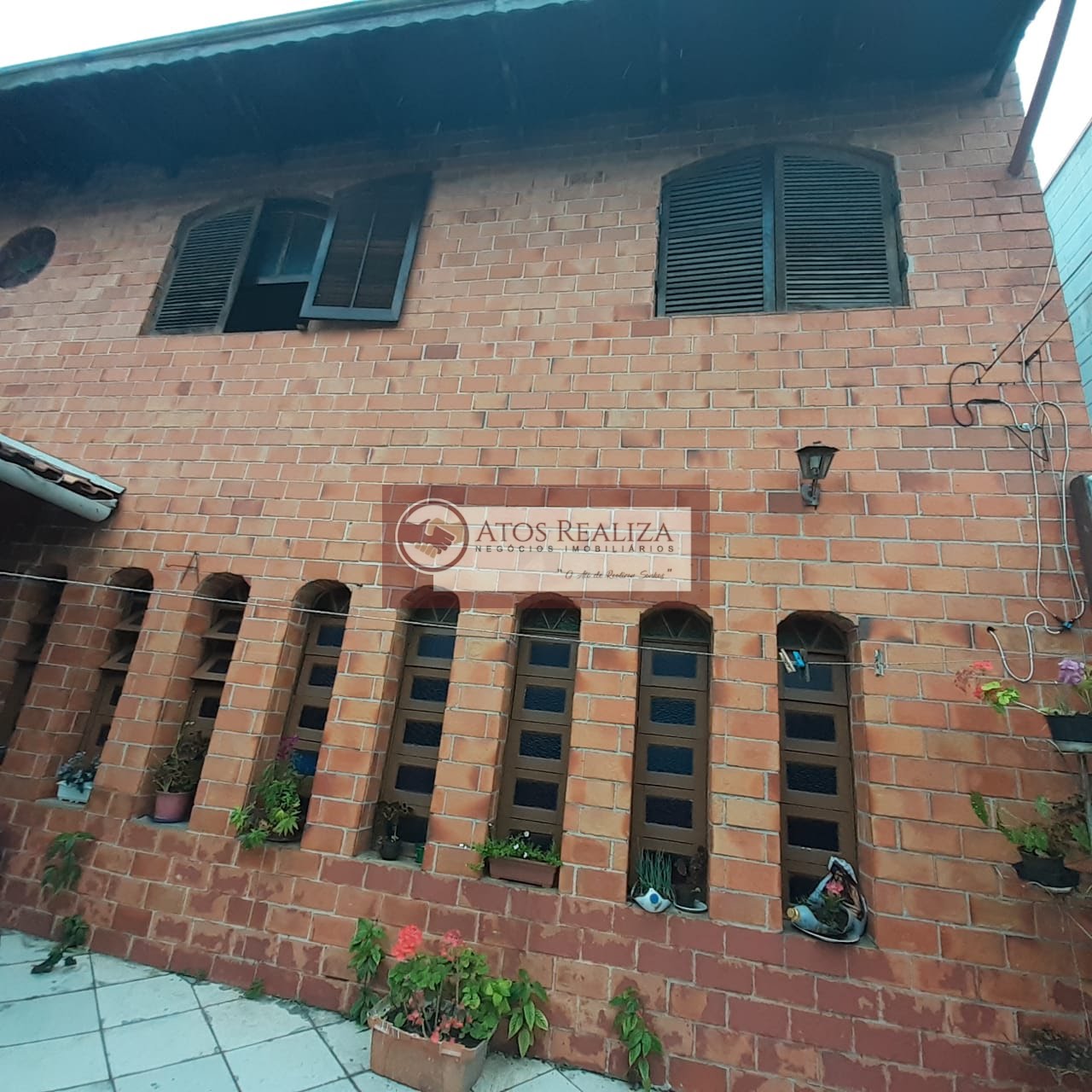 Casa à venda com 3 quartos, 2 banheiros, 4 vagas e 103m² no Terceira Divisão de Interlagos, São Paulo — foto principal