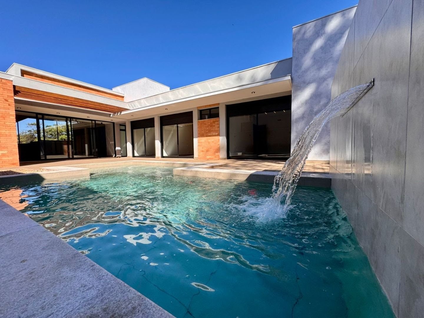 Casa à venda com 3 quartos, 5 banheiros, 4 vagas e 342m² no Alphaville, Ribeirão Preto — foto principal