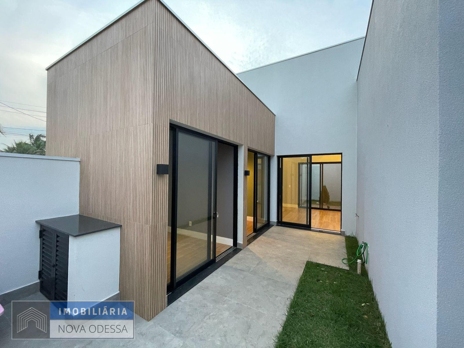 Casa à venda com 3 quartos, 3 suítes, 4 vagas e 356m² no Estância Hípica, Nova Odessa (SP) — foto 5 de 16