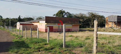 Pavilhão no Morro Alto  -  Maquiné