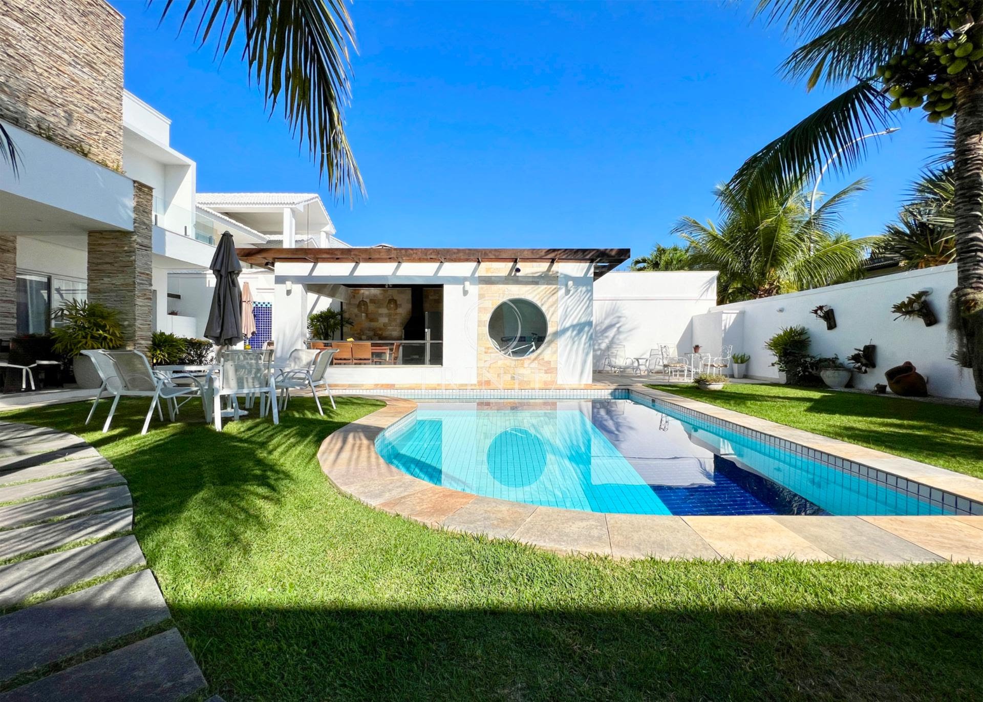 Piscina da casa à venda no Quintas do Rio