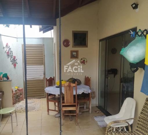 Sobrado à venda em Campo Grande, 4 dormitórios e 207m²