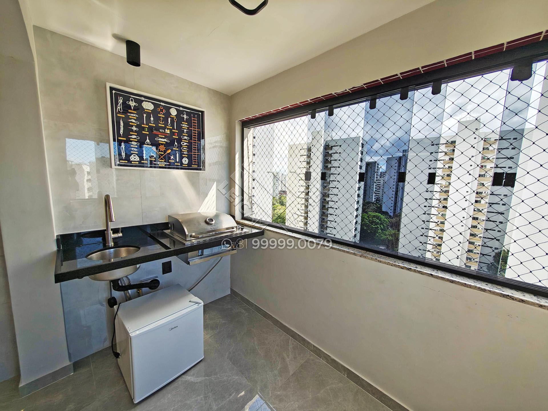 Apartamento reformado à venda na Jaqueira, 125m², andar alto, varanda gourmet integrada, 3 quartos (2 suítes) e 3 vagas. Agende sua visita com Leicam Maciel!