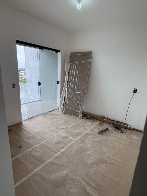 Casa à venda com 3 quartos, 3 banheiros, 4 vagas e 132m² no Liberdade, Santa Luzia — foto principal